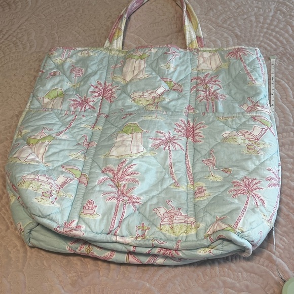 Quilted beach bag by Twos Company - Picture 1 of 9